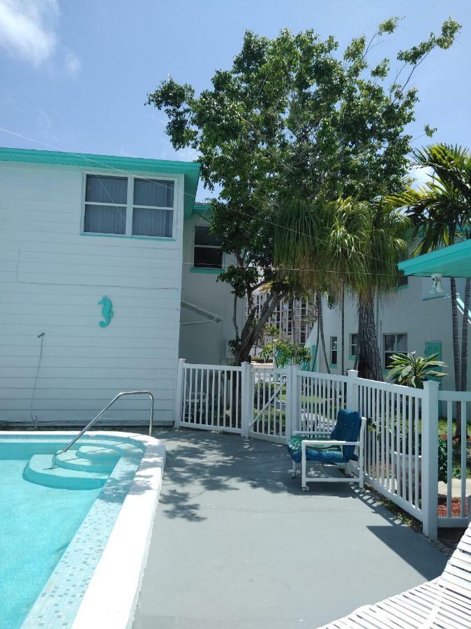 Swashbuckler Motel Treasure Island Exterior photo